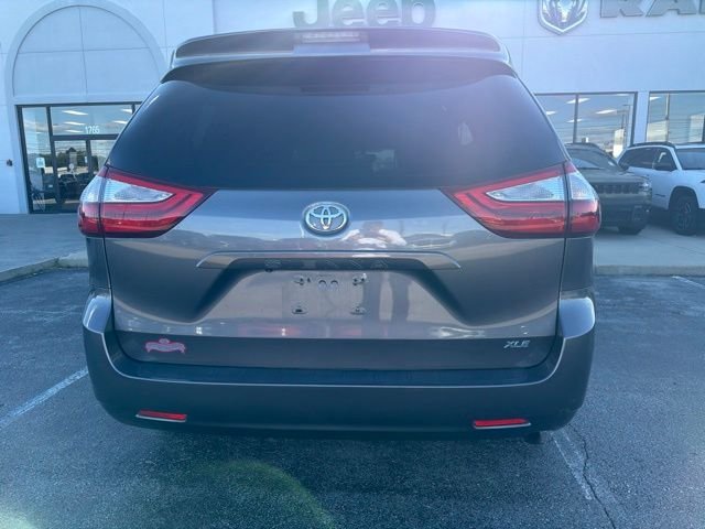 Used 2015 Gray Toyota XLE image 4