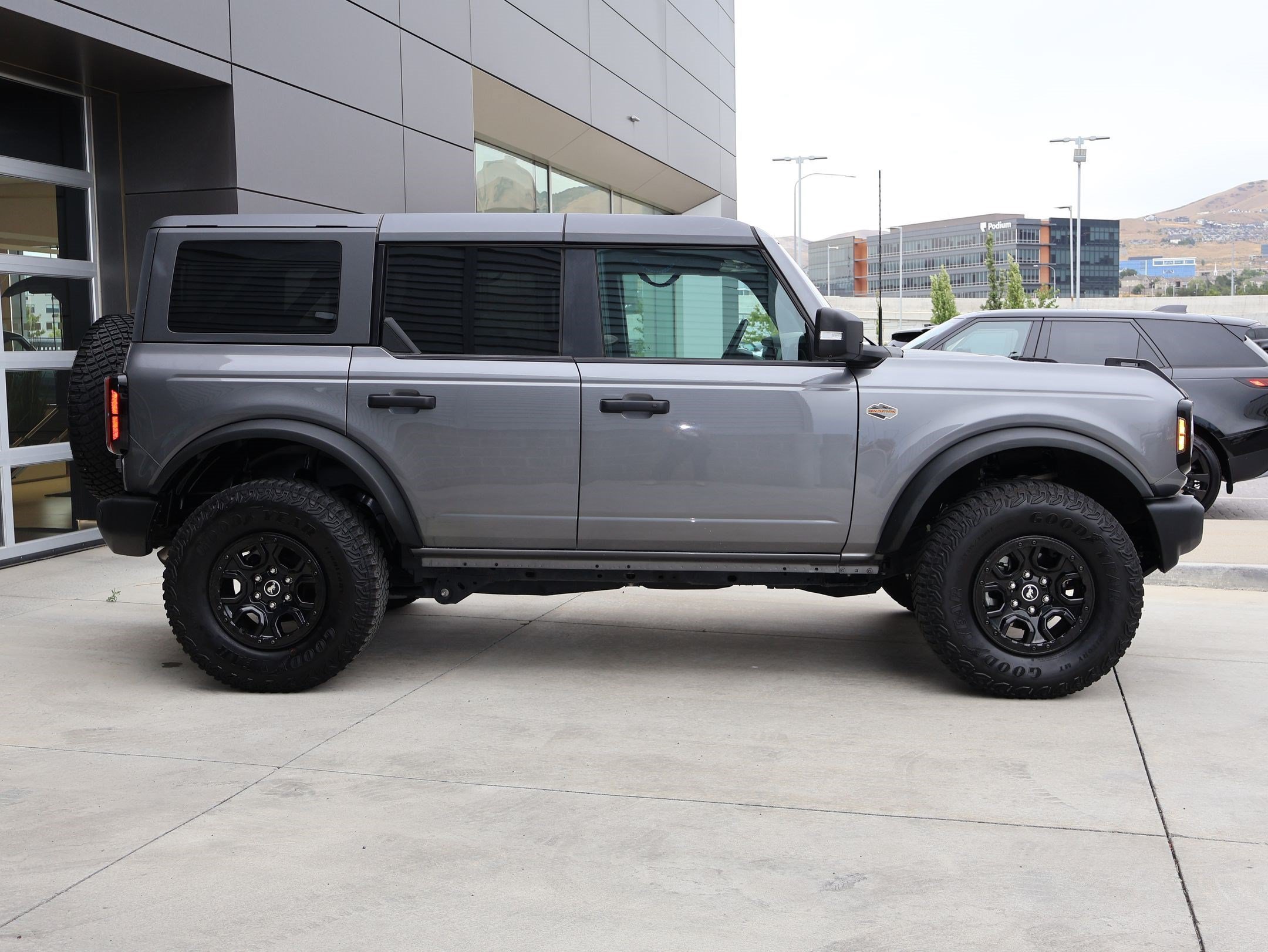 Used 2022 Gray Metallic Ford Base 4 Door Advanced 4x4 image 4