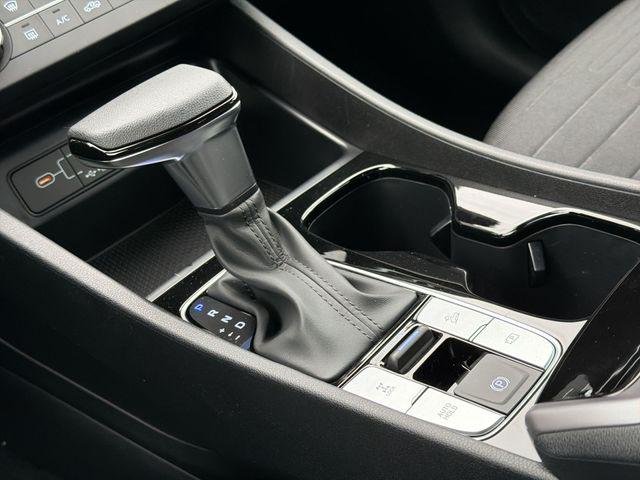 New 2026 White Hyundai SE AWD image 22
