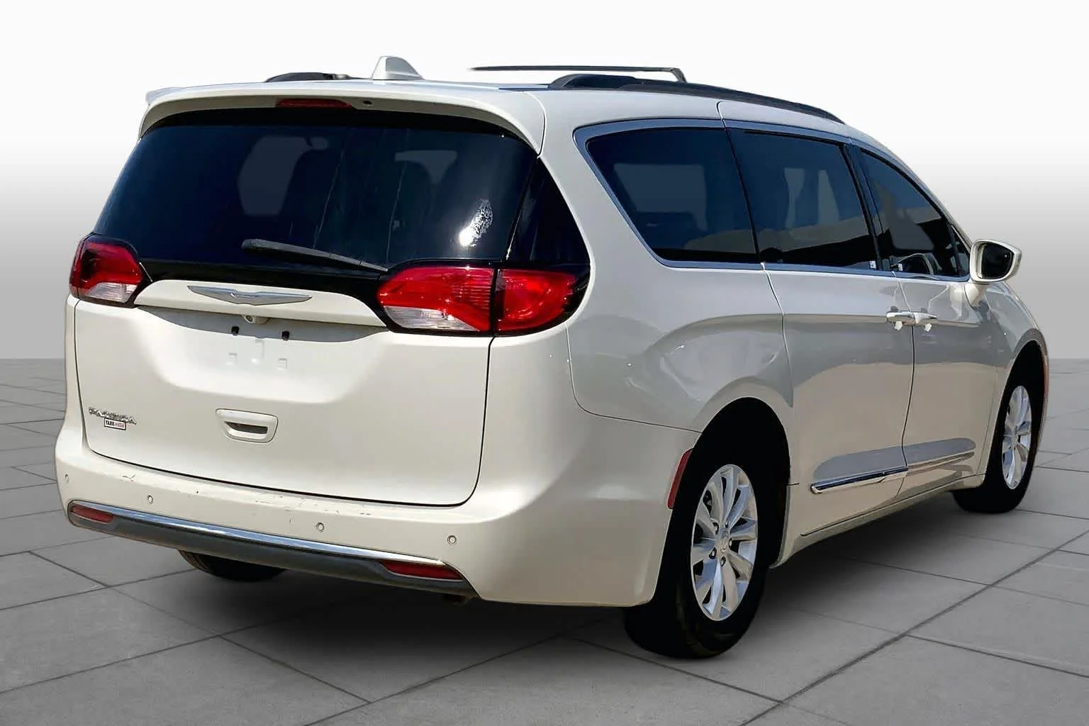 Used 2017 Tusk White Chrysler Touring-L image 11