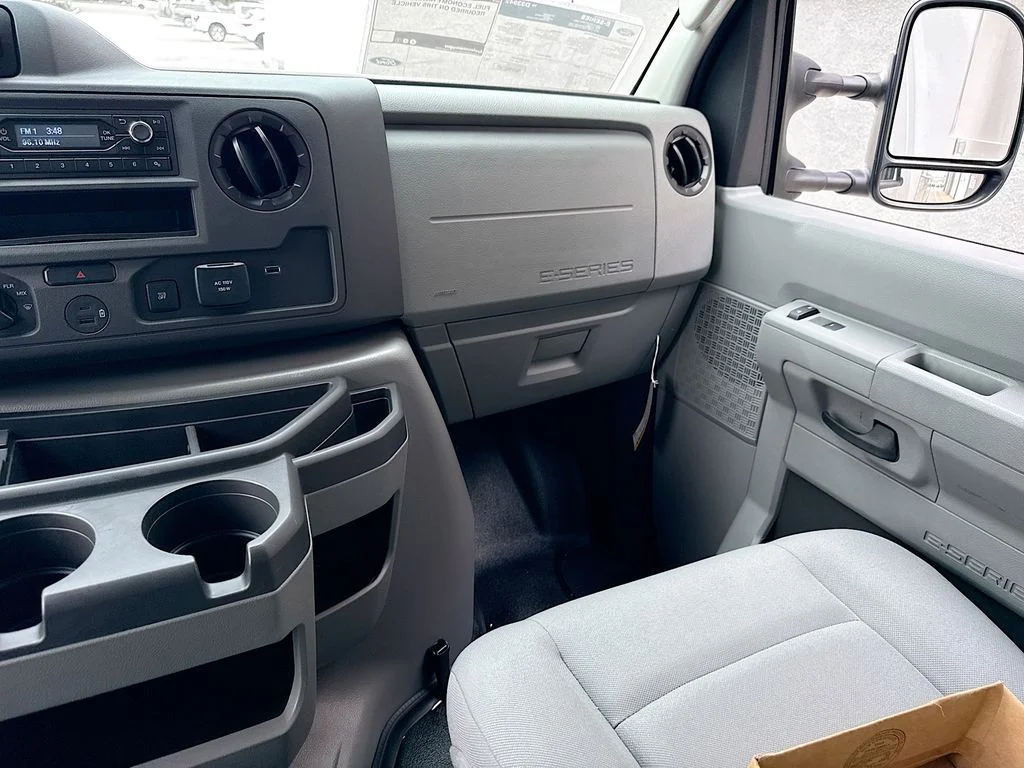 New 2026 Oxford White Ford E-350 SRW image 21