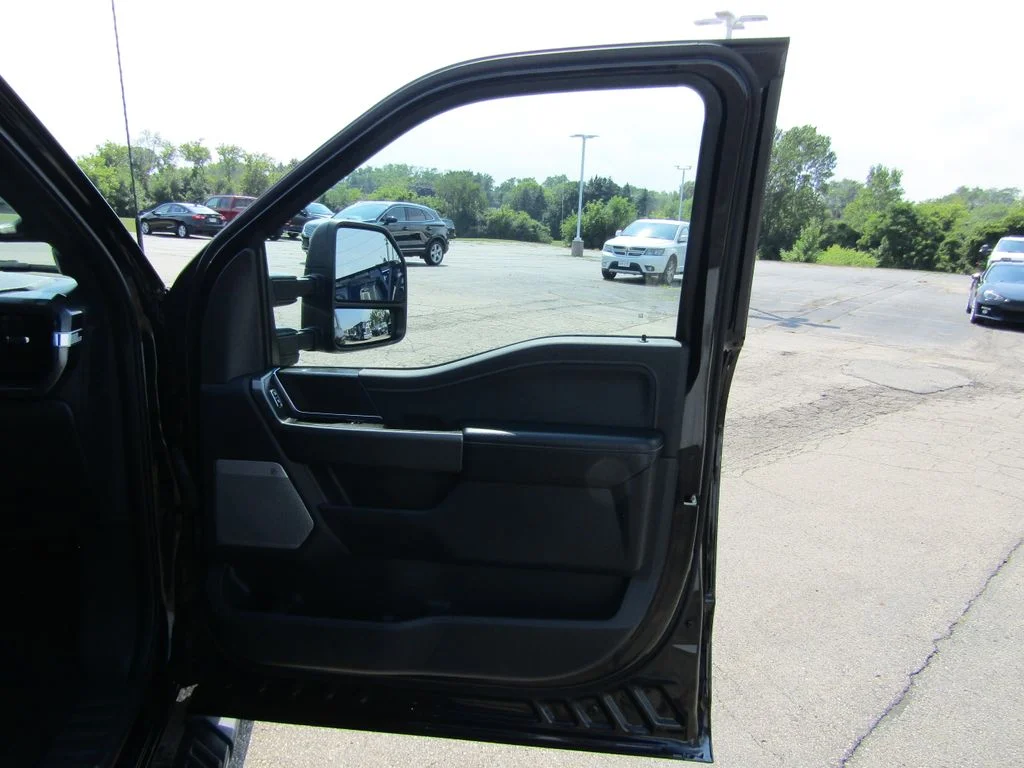 Used 2023 Agate Black Metallic Ford XLT image 41