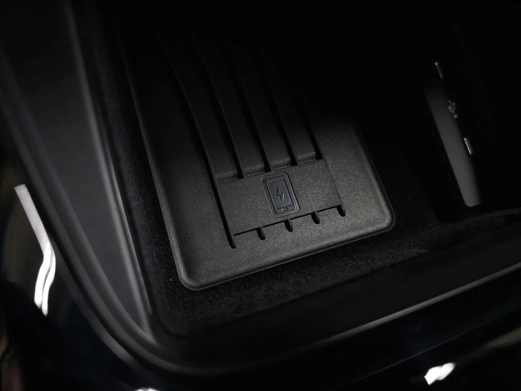 Used 2025  Porsche Base image 40