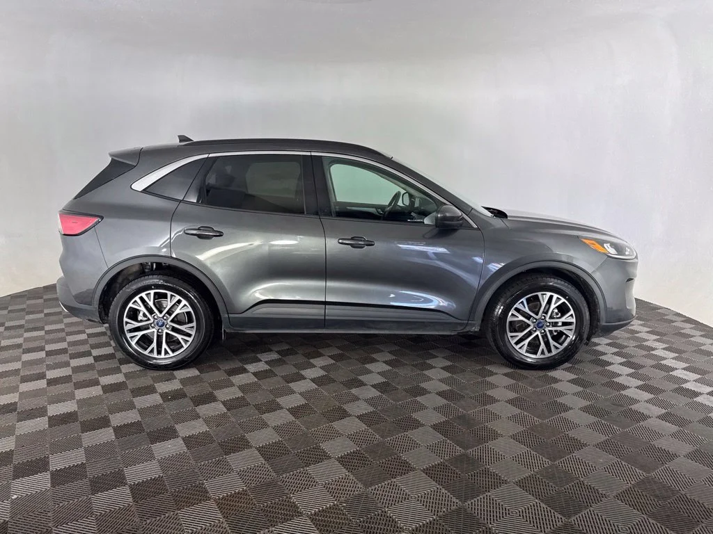 Used 2020 Gray Ford SEL image 4