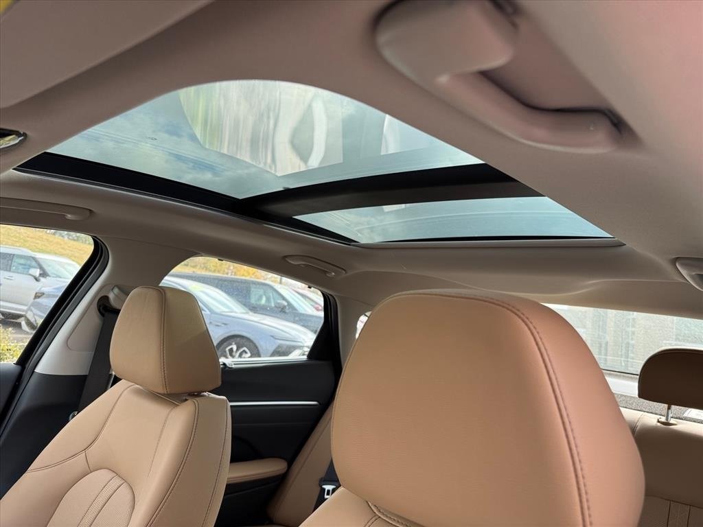 2025 Hyundai Sonata Hybrid Limited photo 3