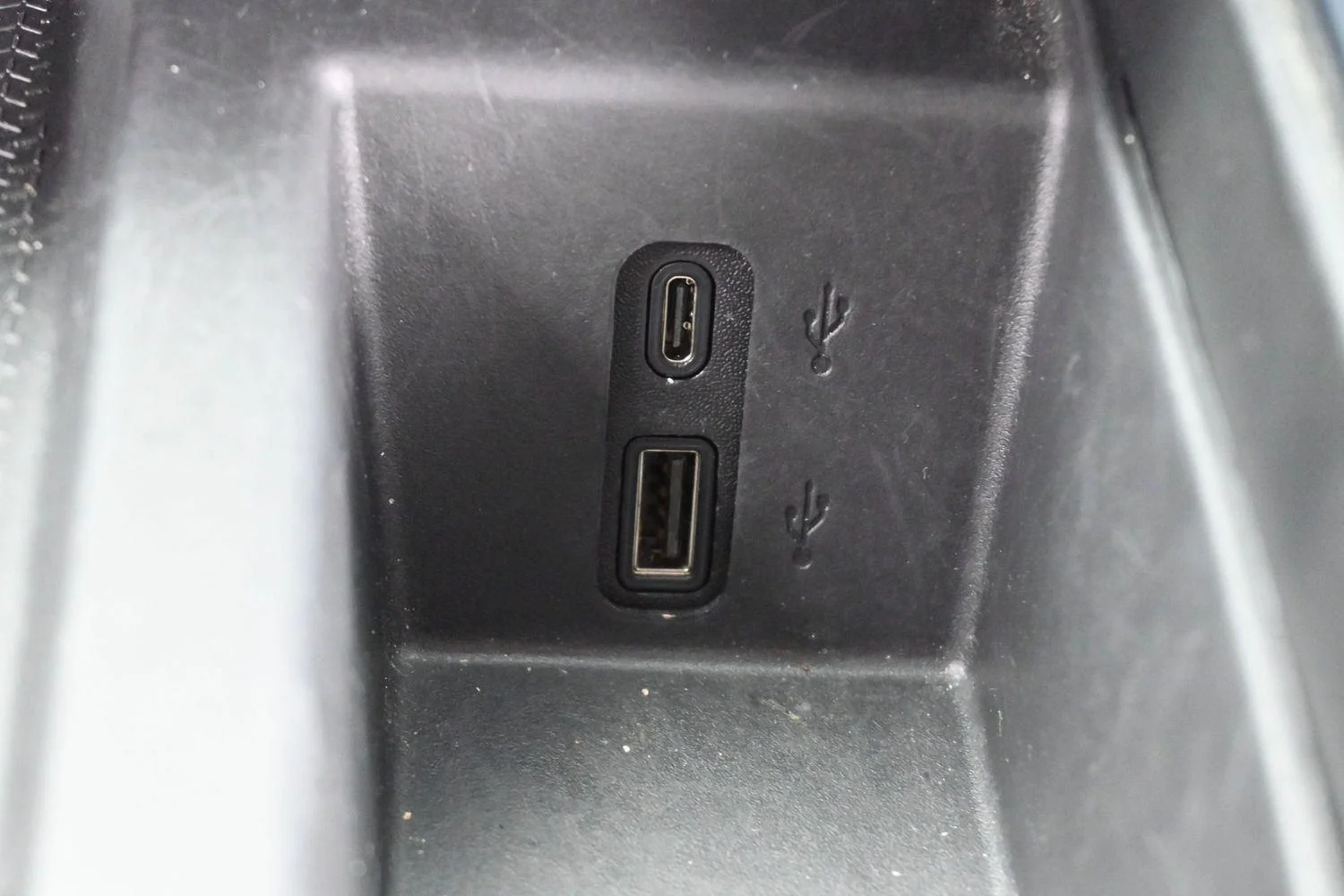 Used 2025 Sterling Metallic GMC AT4 image 29