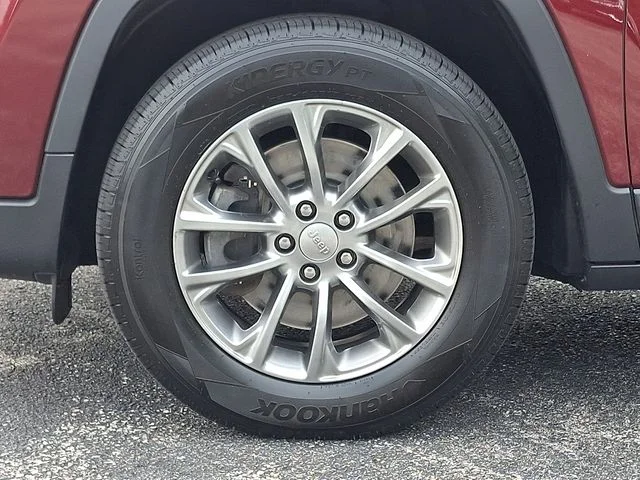 Used 2020 Red Jeep Latitude Plus image 8