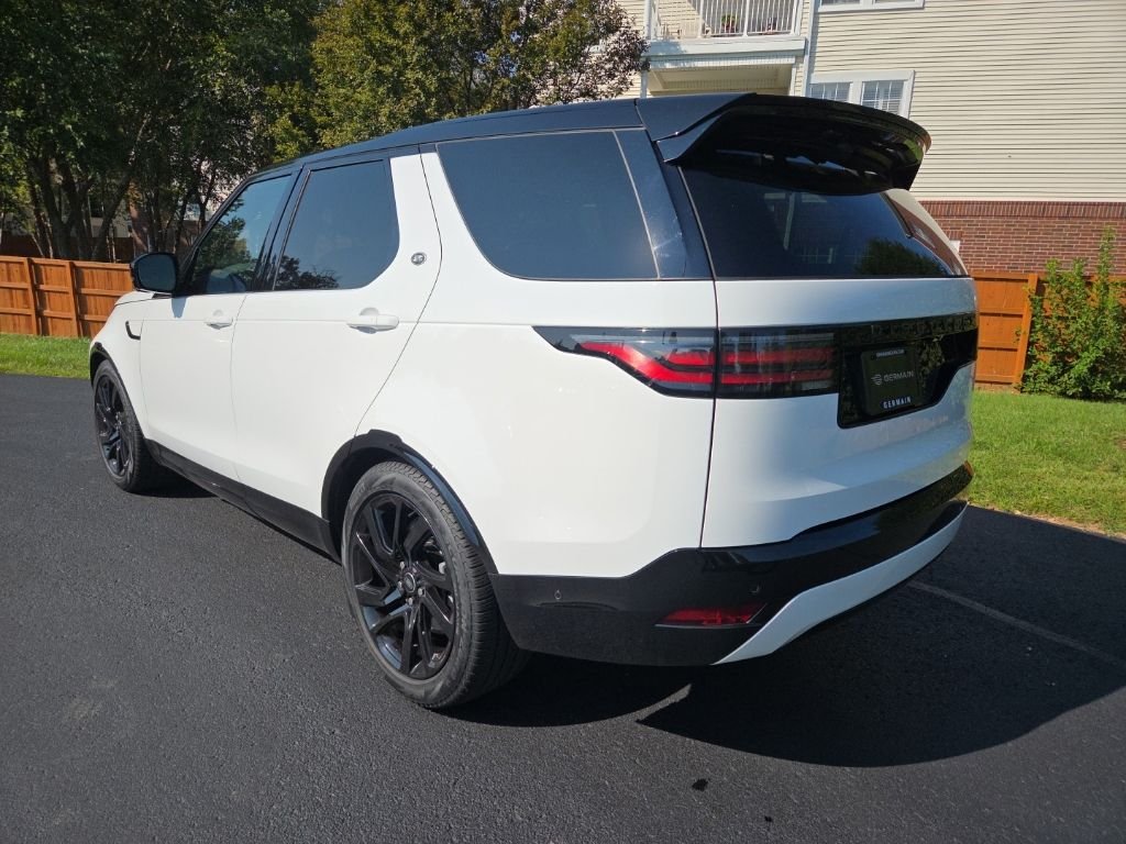 Used 2025 Fuji White Land Rover Dynamic SE image 4