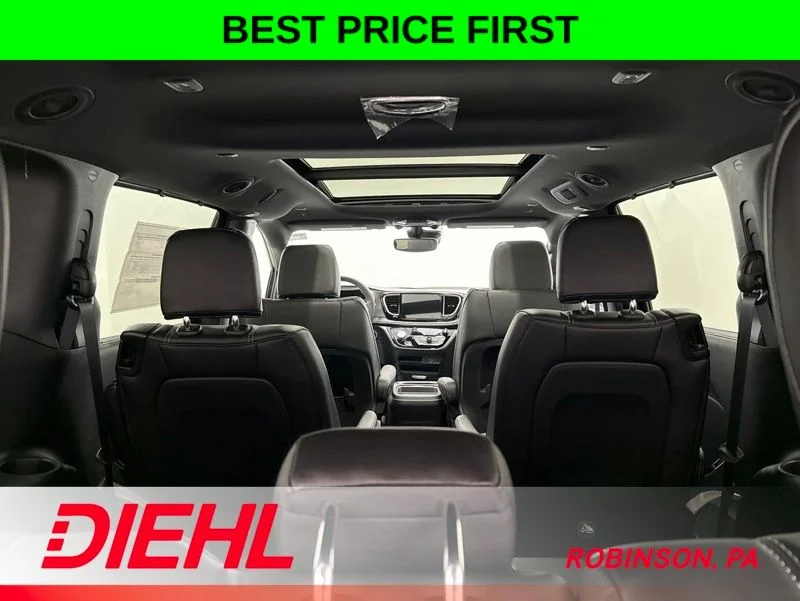 New 2027 Diamond Black Crystal Pearl-Coat Exterior Paint Chrysler Select image 10