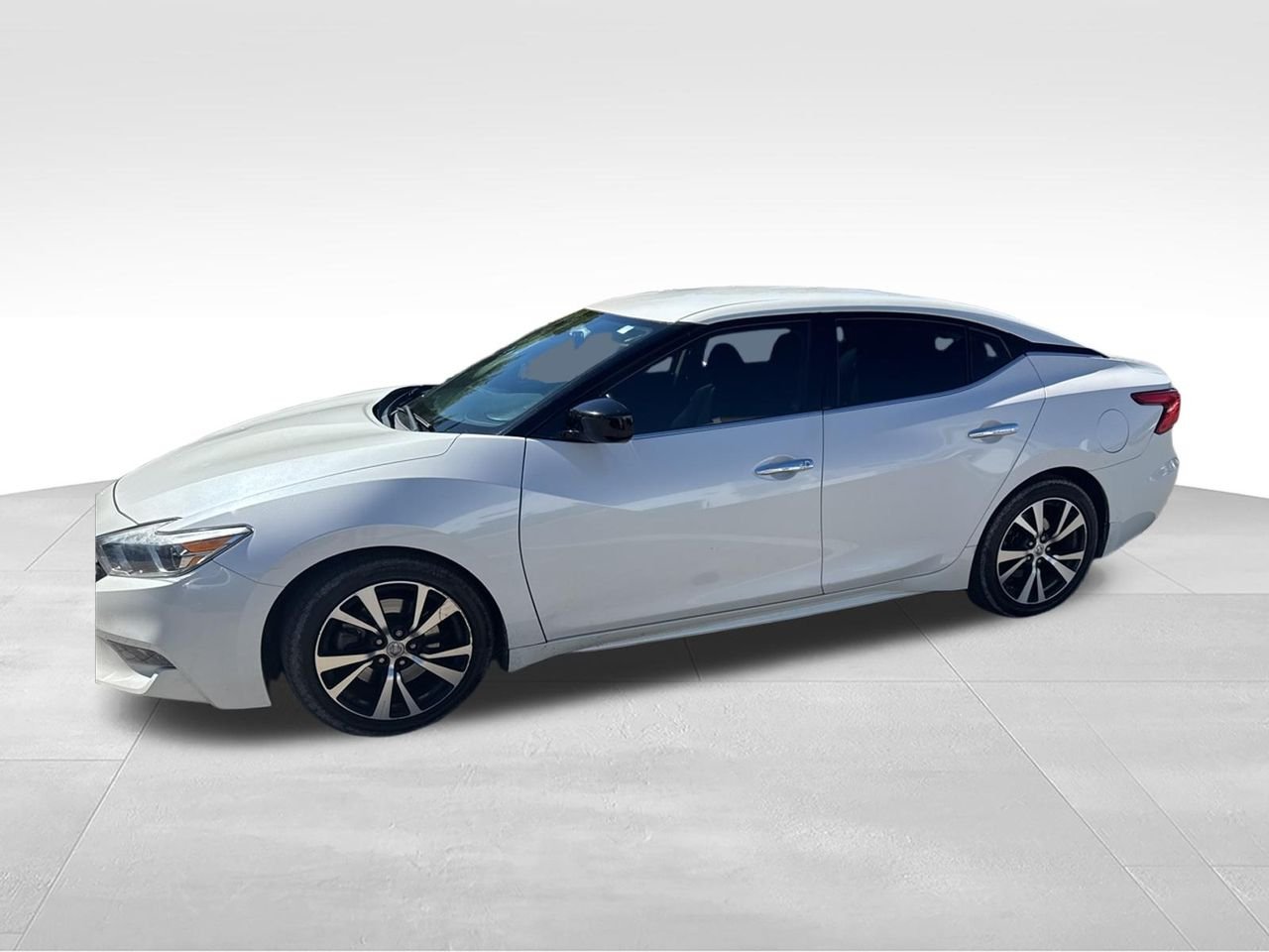 2018 Nissan Maxima S's photo