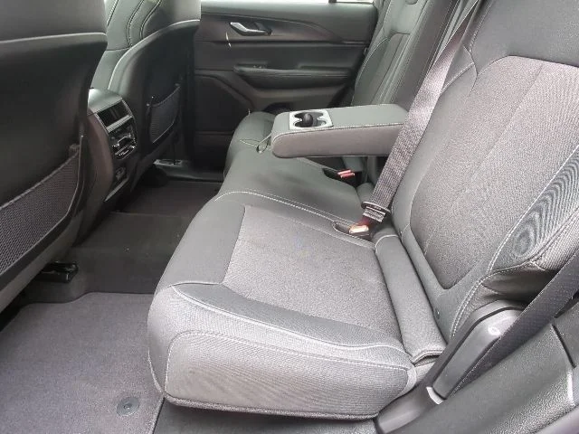 New 2026 Baltic Gray Metallic Clear-Coat Exterior Paint Jeep Laredo X image 20