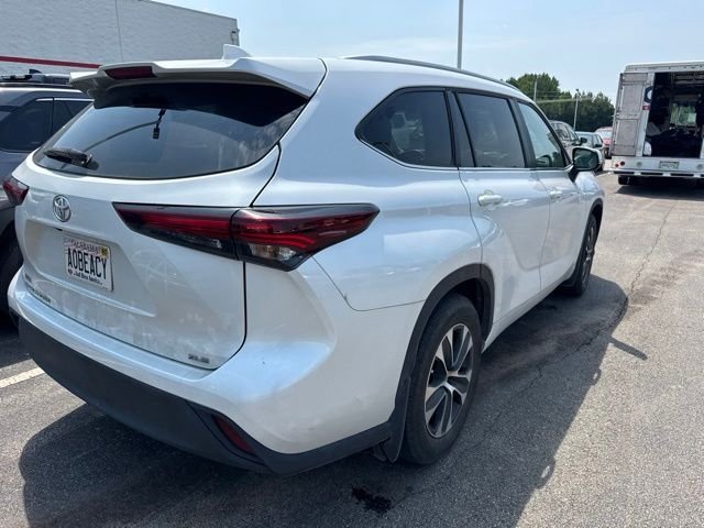 Used 2024 Beige Toyota XLE image 3