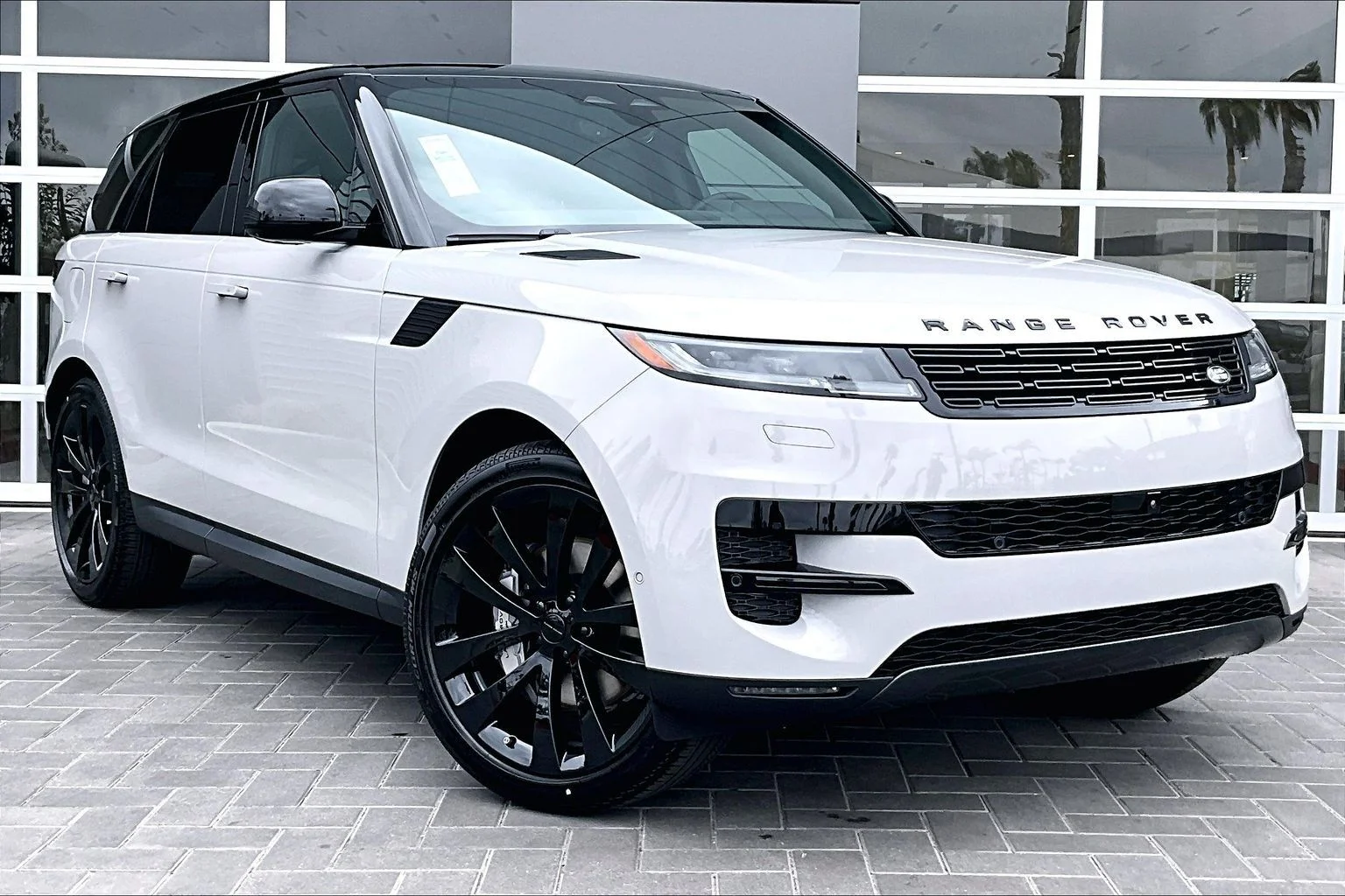 New 2026 Borasco Grey Land Rover SE image 2