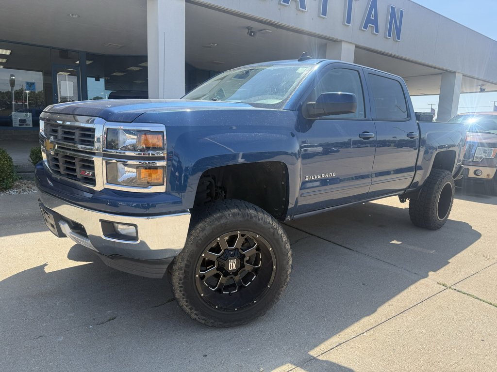 Used 2015 Deep Ocean Blue Metallic Chevrolet LT image 2