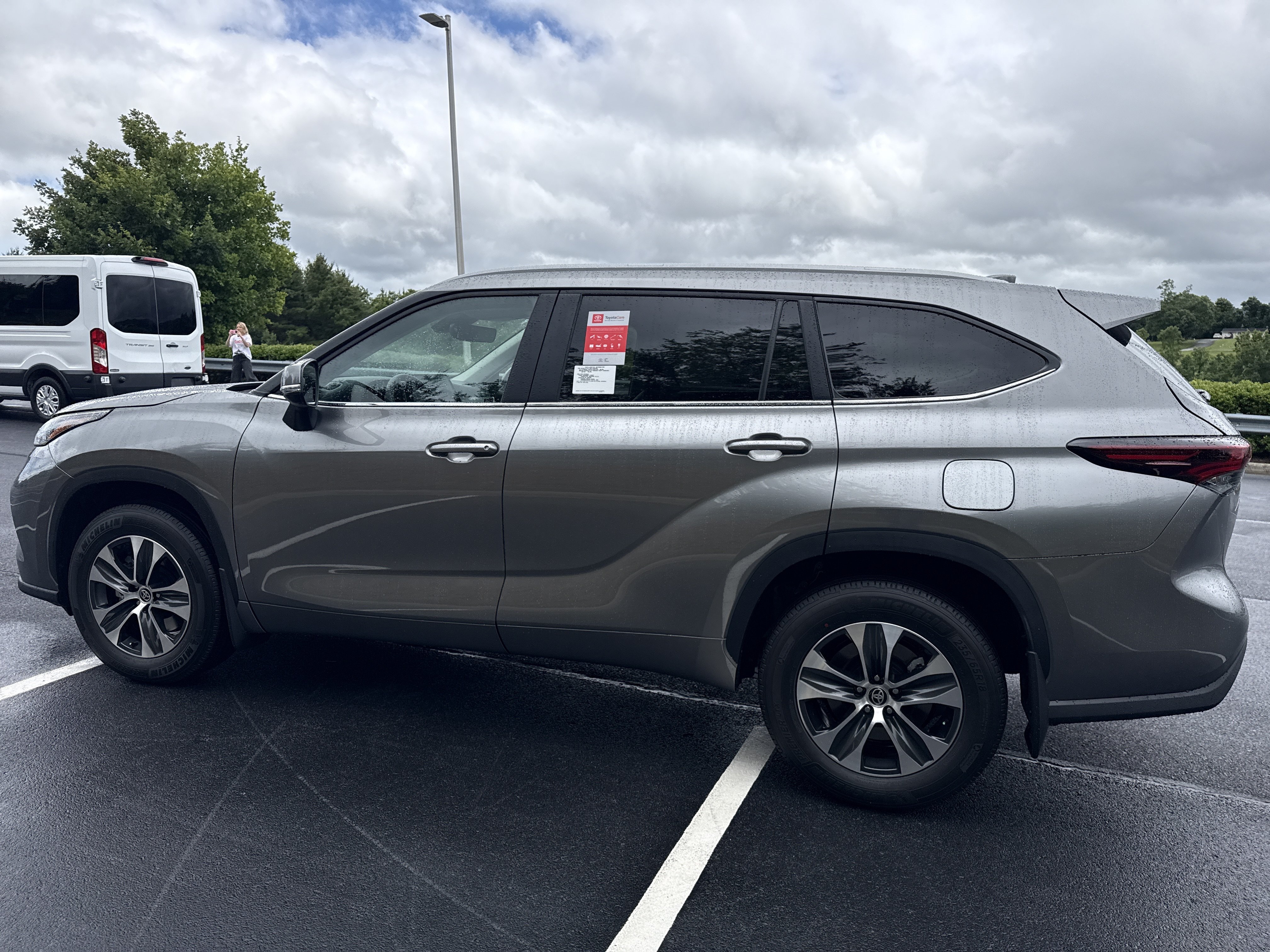 Used 2020 Moon Dust Toyota Hybrid XLE image 27