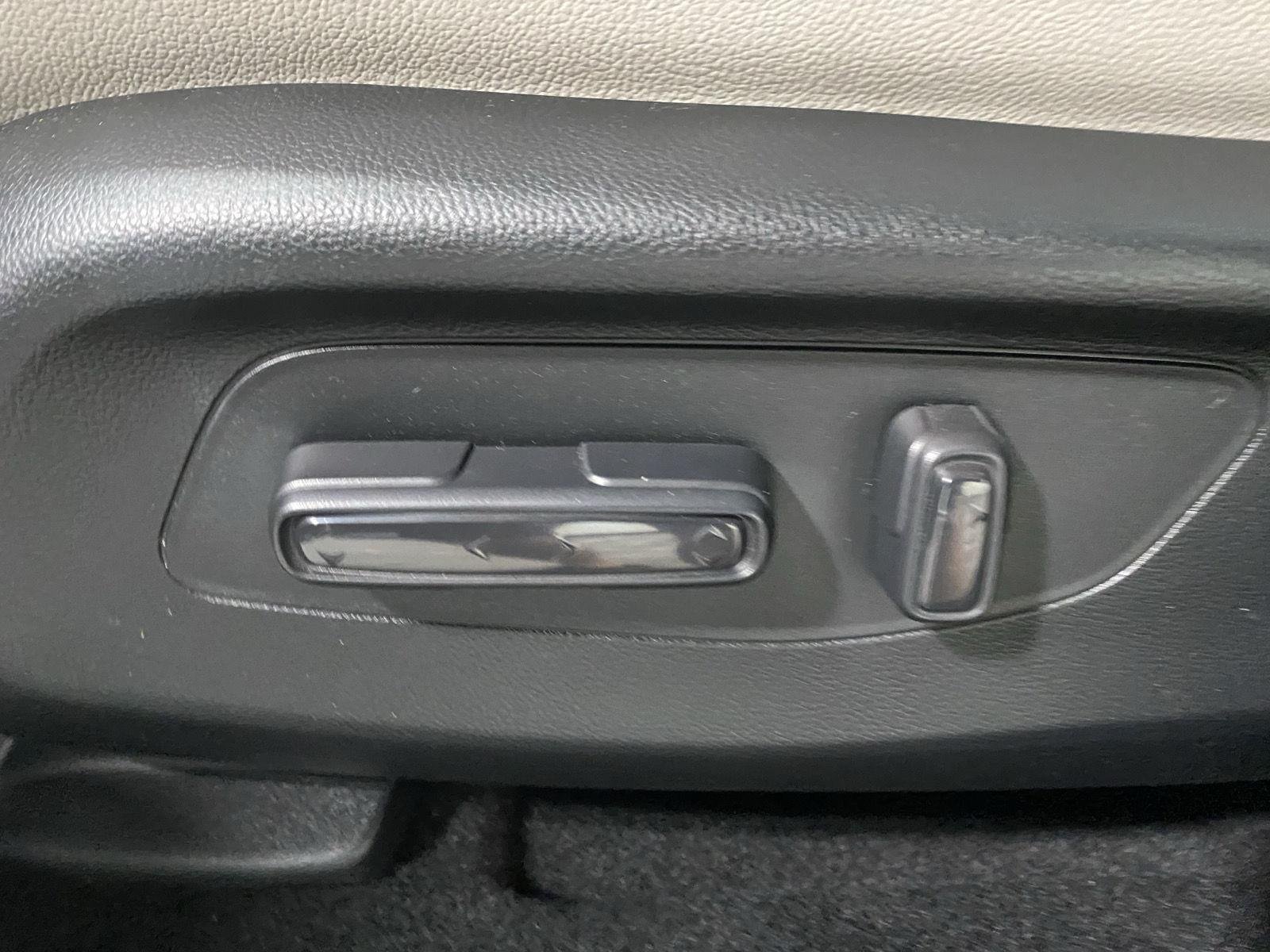 Used 2026 Solar Silver Metallic Honda EX-L image 18