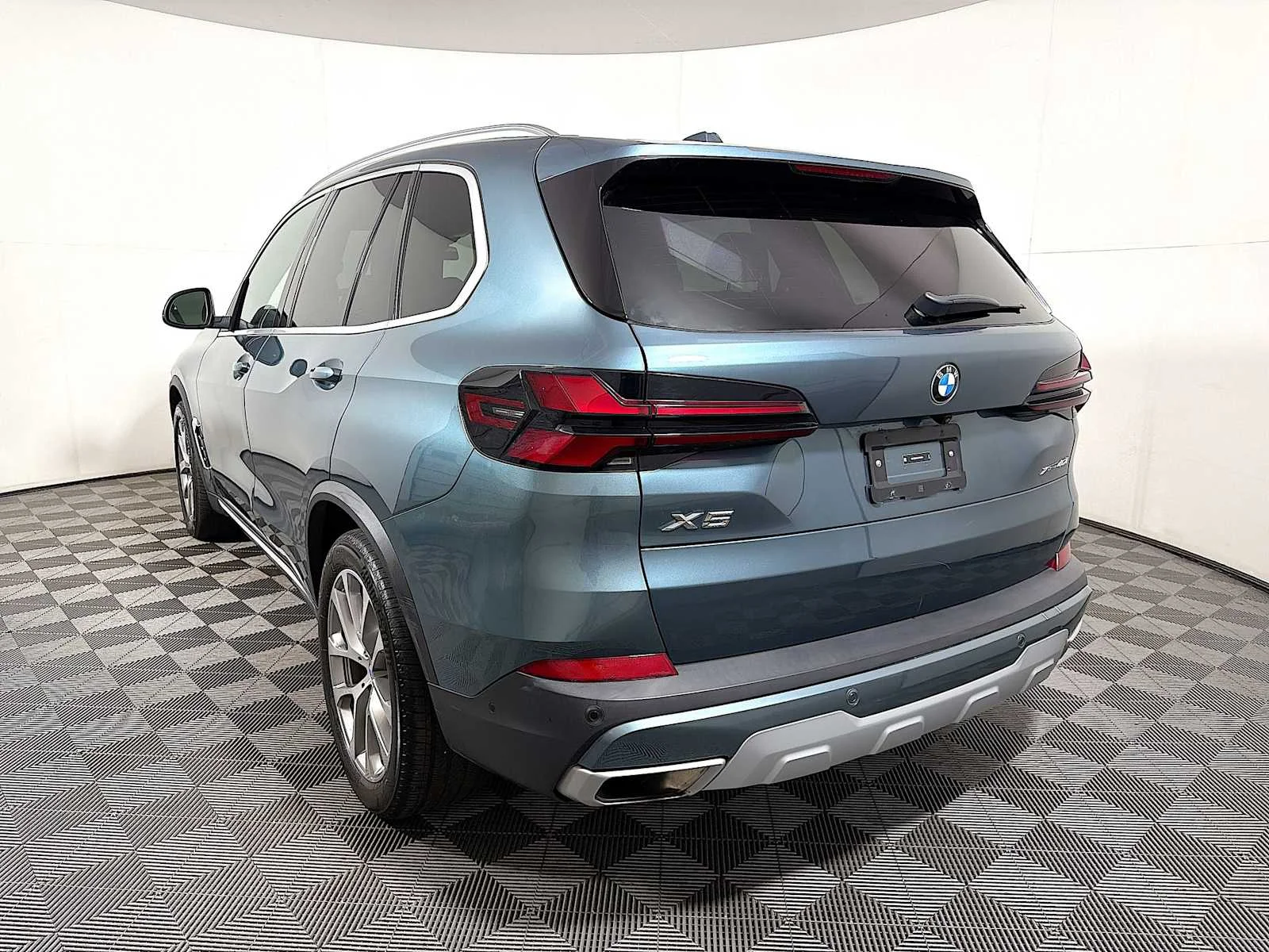 Used 2024 Blue Ridge Mountain Metallic BMW xDrive40i image 5