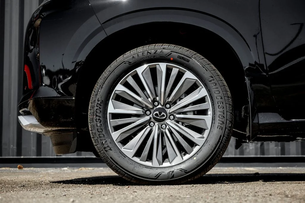 New 2026 BLACK OBSIDIAN INFINITI Luxe 4WD image 4