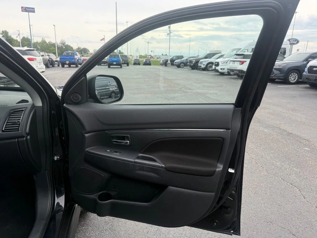 Used 2021 Labrador Black Metallic Mitsubishi 2.0 LE image 53
