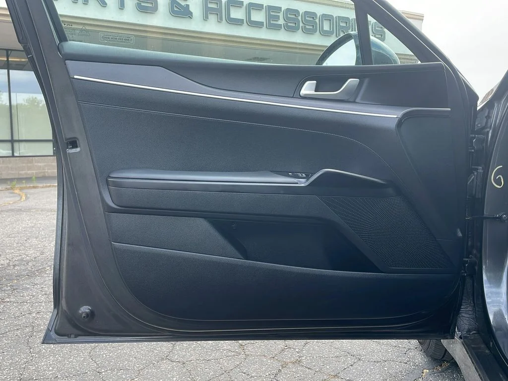 2025 Kia K5 LXS - Photo 10