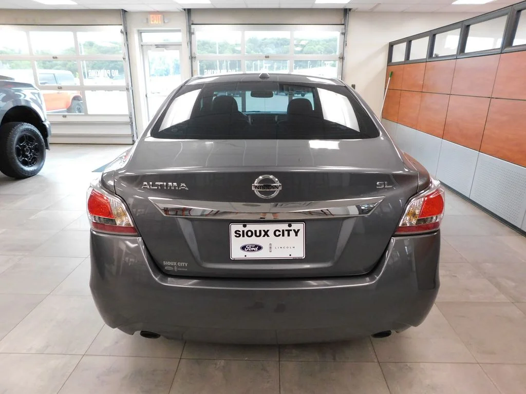 Used 2015 Gun Metallic Nissan 2.5 SL image 5