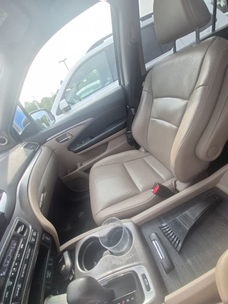 Used 2016 White Diamond Pearl Honda EX-L image 7