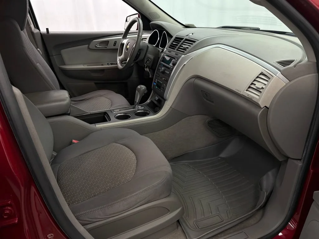 Used 2011 Red Jewel Tintcoat Chevrolet LT w/1LT image 31
