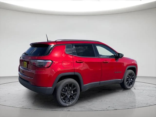 New 2026 Red Hot Pearl-Coat Exterior Paint Jeep Latitude image 5
