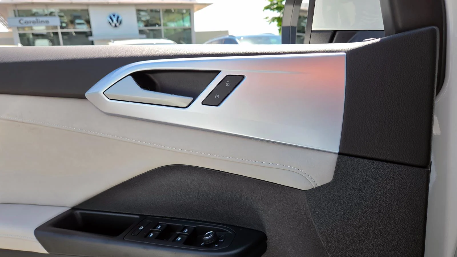 New 2026 Pure White Volkswagen SE image 25