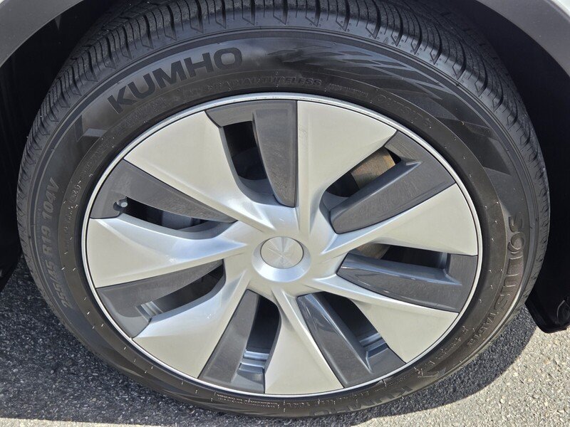 Used 2020  Tesla Long Range image 11