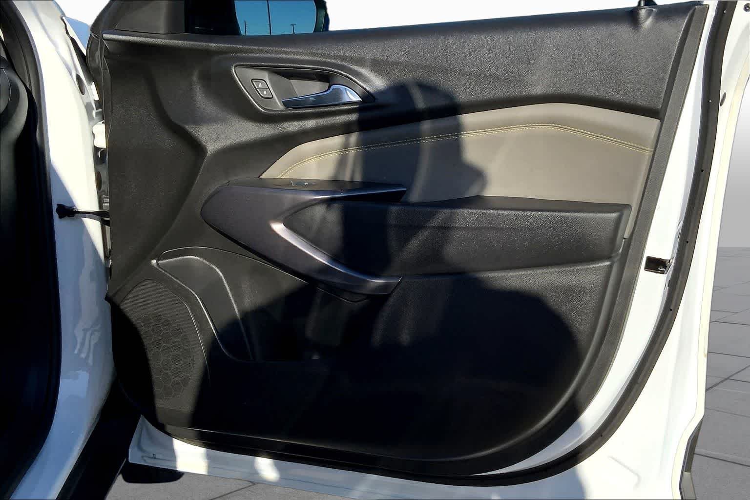 Used 2025 Summit White Chevrolet ACTIV image 23