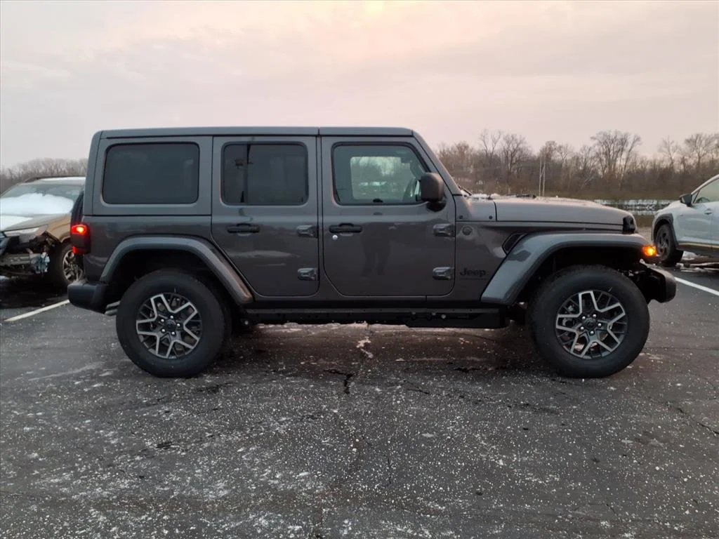 New 2026 Granite Crystal Metallic Clear-Coat Exterior Paint Jeep Sahara image 17