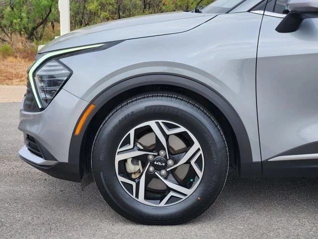 Used 2025 Gravity Gray KIA LX Front-Wheel Drive image 8