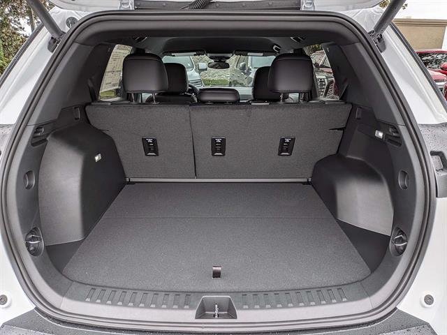New 2027 Summit White Chevrolet LT image 12