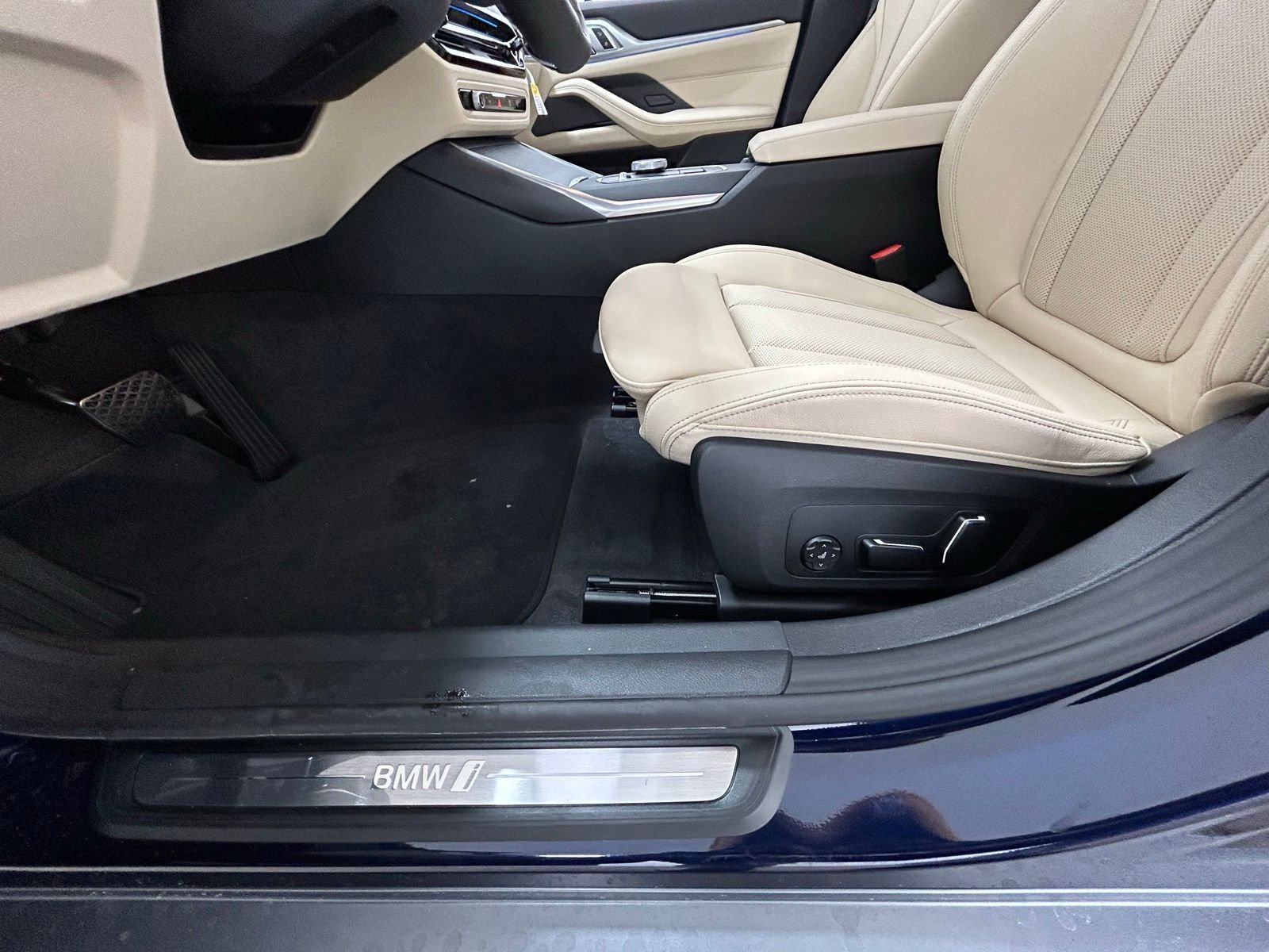New 2026 Tanzanite Blue II Metallic BMW xDrive40 image 54