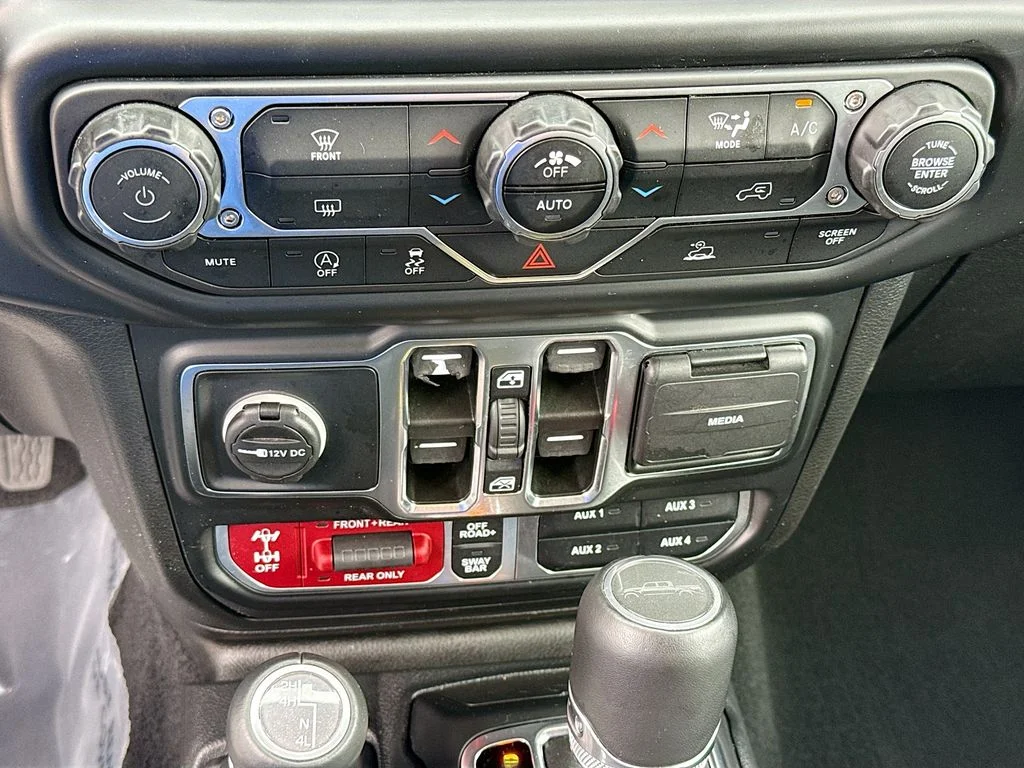 Used 2022 Bright White Clearcoat Jeep Rubicon image 33