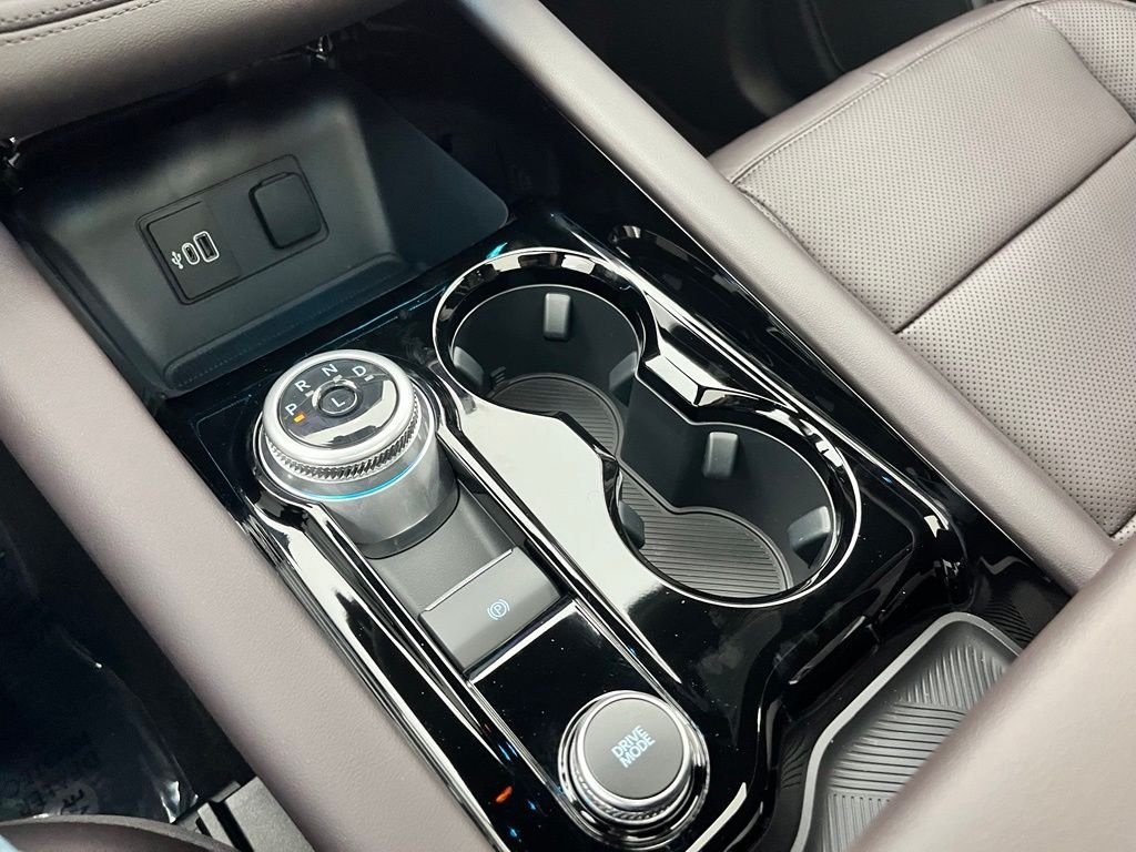 New 2026 White Ford Platinum image 30