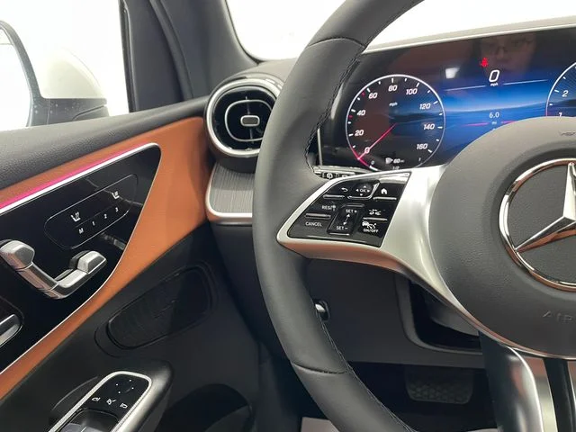 New 2027 White Mercedes-Benz GLC 300 image 23