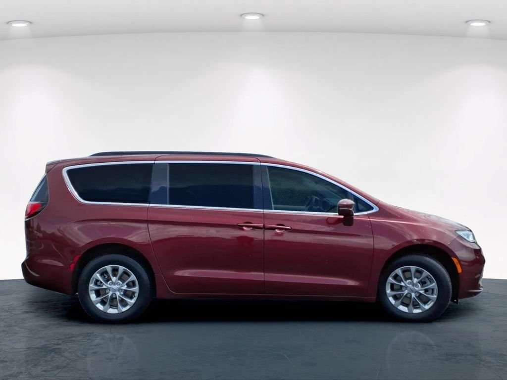 Used 2022 Red Chrysler Touring L image 7