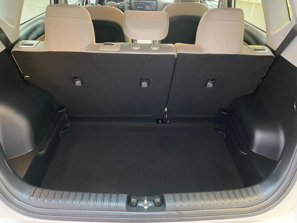 Used 2025 White Kia LX image 28