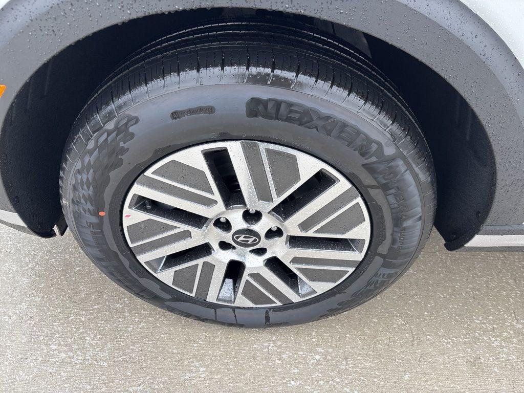 New 2026 White Pearl Hyundai SEL 8P image 13