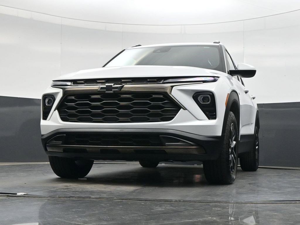 Used 2024 Summit White Chevrolet ACTIV image 37