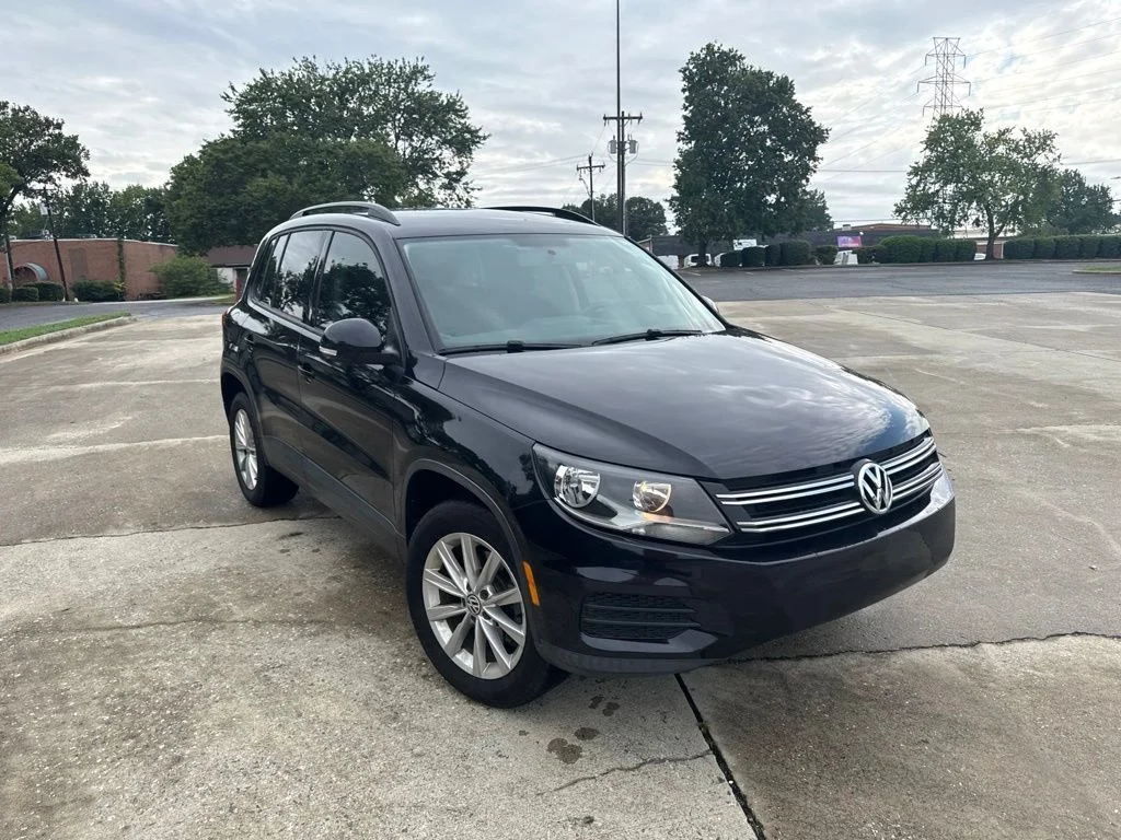 Used 2018  Volkswagen 2.0T image 4