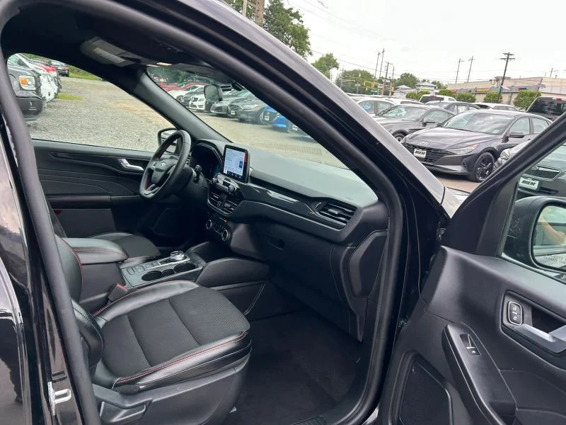 Used 2025 Black Ford ST-Line Sport Utility 4D image 21