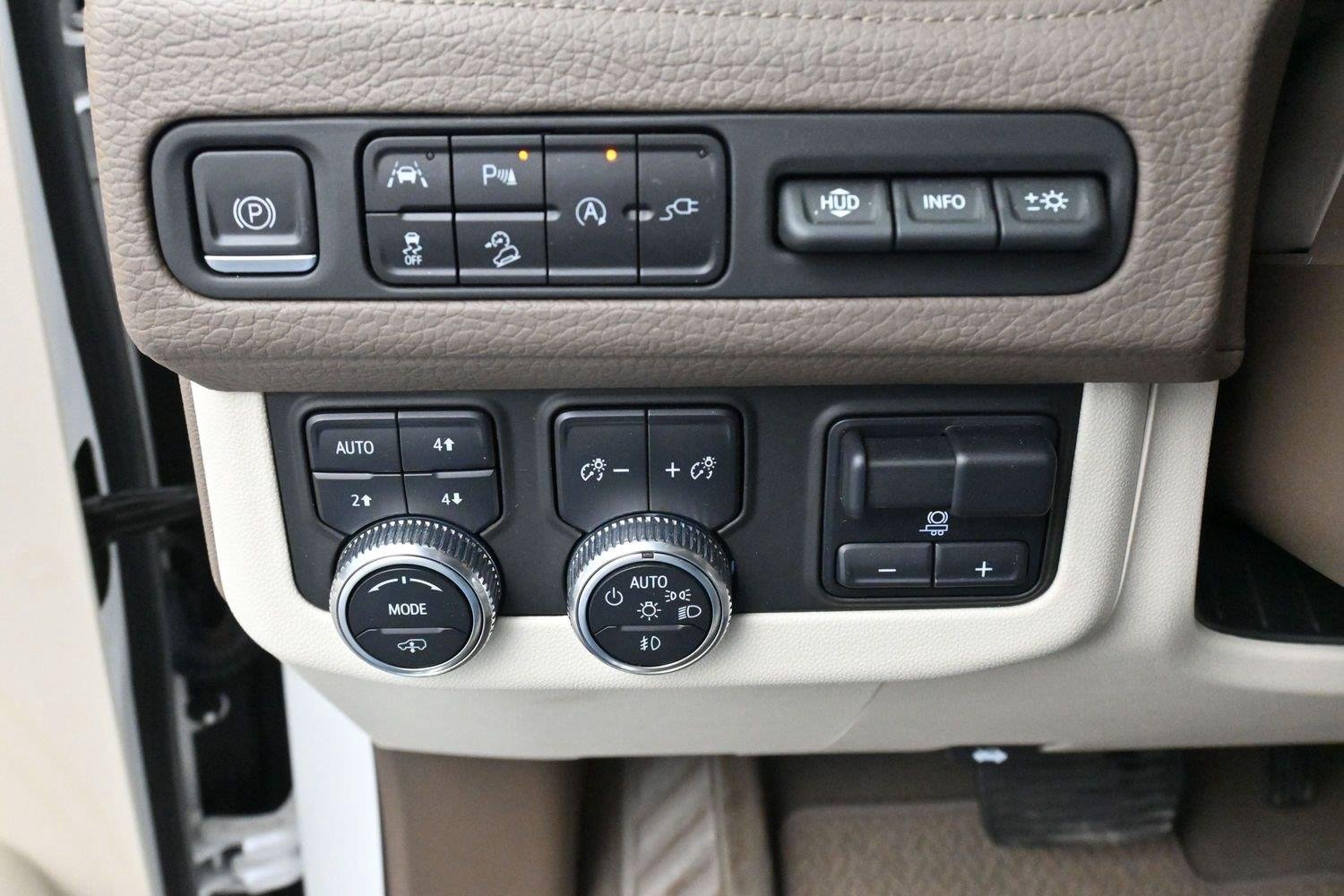 Used 2021 WHITE FROST TRICOAT GMC Denali image 23