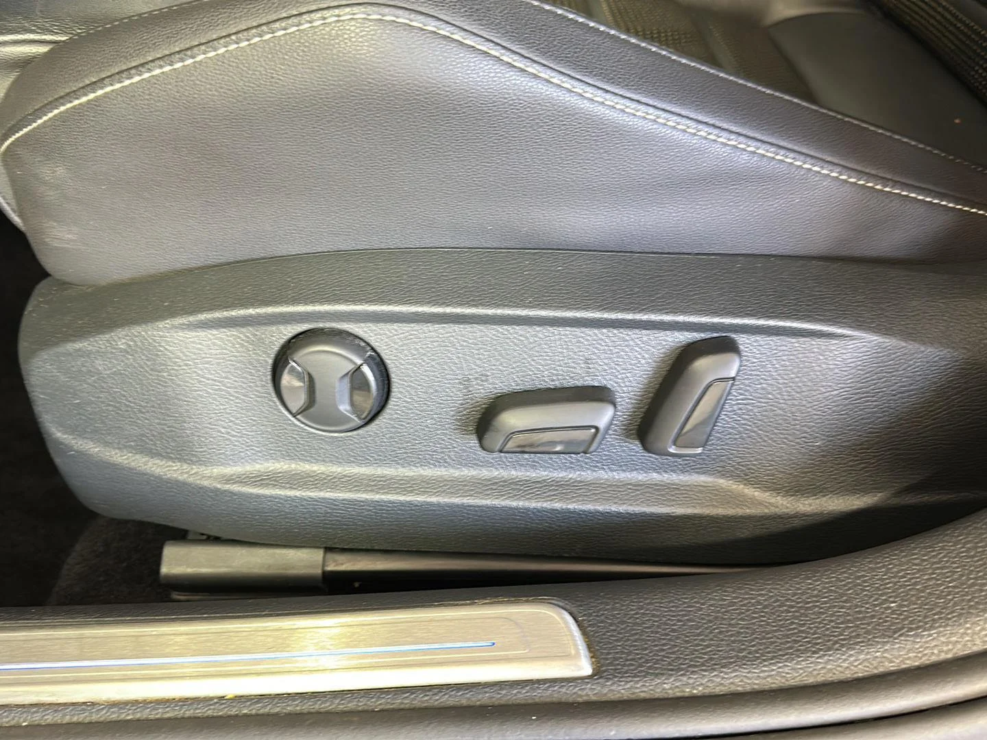 Used 2019 Indium Gray Metallic Volkswagen 4Motion image 22