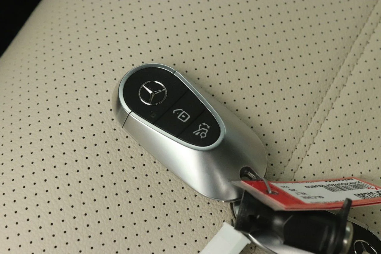 Used 2025 White Mercedes-Benz 350e 4MATIC® Plug in Hybrid image 23