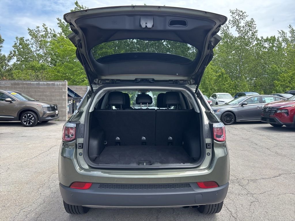 Used 2017 Green Jeep Limited image 7