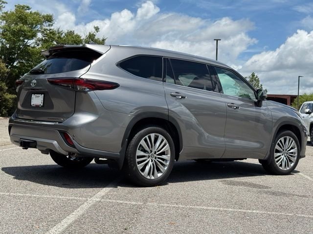 Used 2025  Toyota Platinum image 9