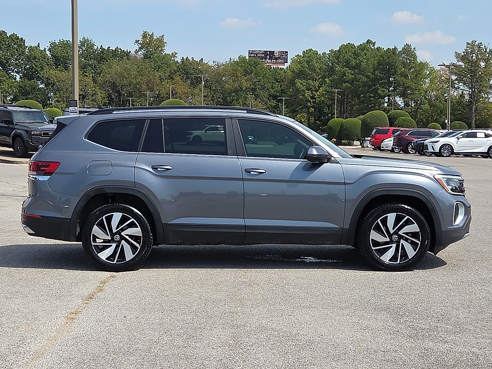 Used 2024 Platinum Gray Metallic Volkswagen 2.0T SE w/Technology image 6